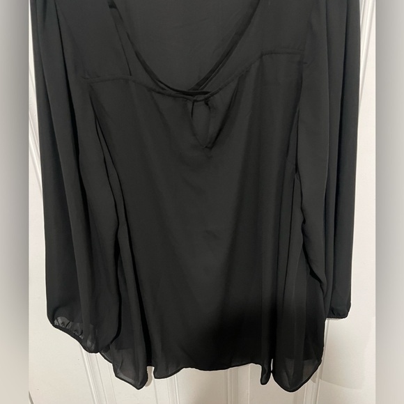 New! Torrid Black Sheer Long Sleeve Flowy Blouse in Size 4 or 26/28  Classy Goth - Picture 10 of 14